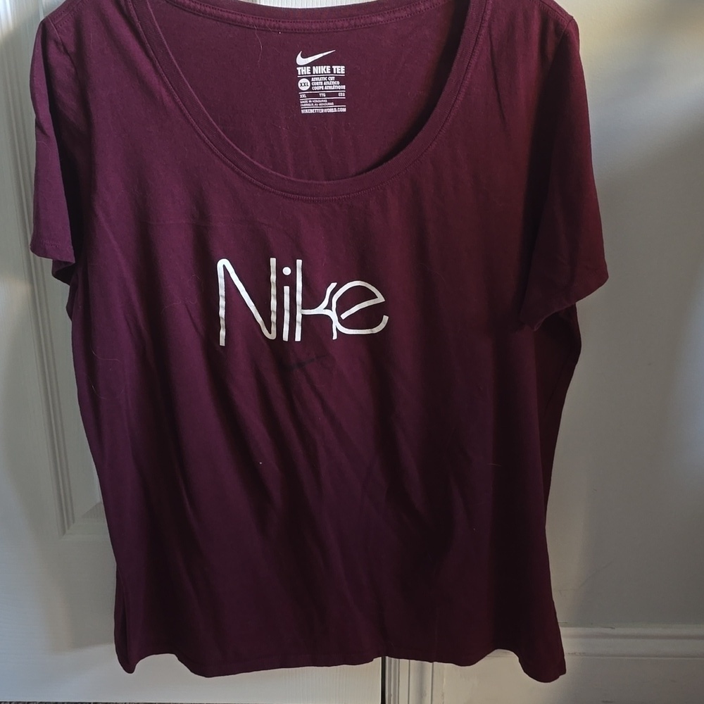 Maroon Nike tshirt